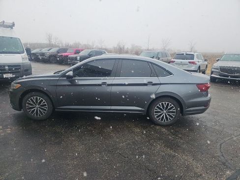 Used 2020 Volkswagen Jetta SE image 2
