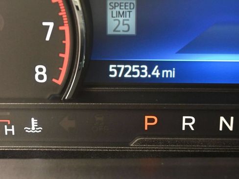 Used 2022 Ford Explorer Limited w/ Equipment Group 301A AWD/4WD image 19