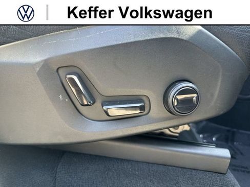 Used 2019 Volvo XC90 T6 Momentum w/ Advanced Package AWD/4WD image 30