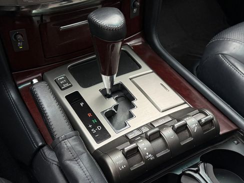 Used 2015 Lexus LX 570 4WD w/ Luxury Package image 30