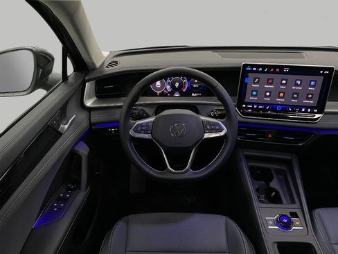 New 2026 Volkswagen Tiguan SE image 13