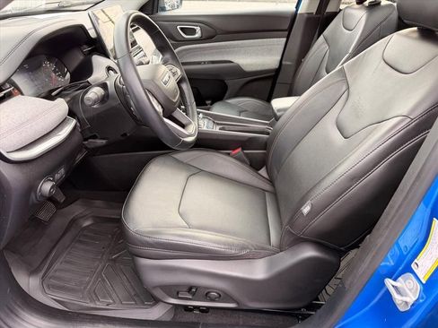 Used 2022 Jeep Compass Latitude w/ Sun and Sound Group AWD/4WD image 12