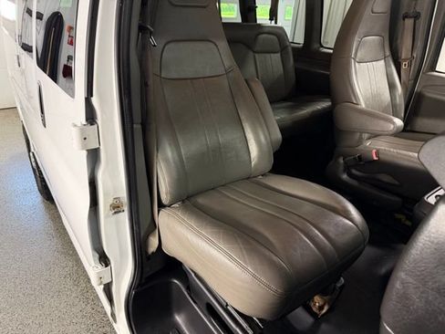 Used 2019 Chevrolet Express 2500 LS w/ Driver Convenience Package RWD image 18