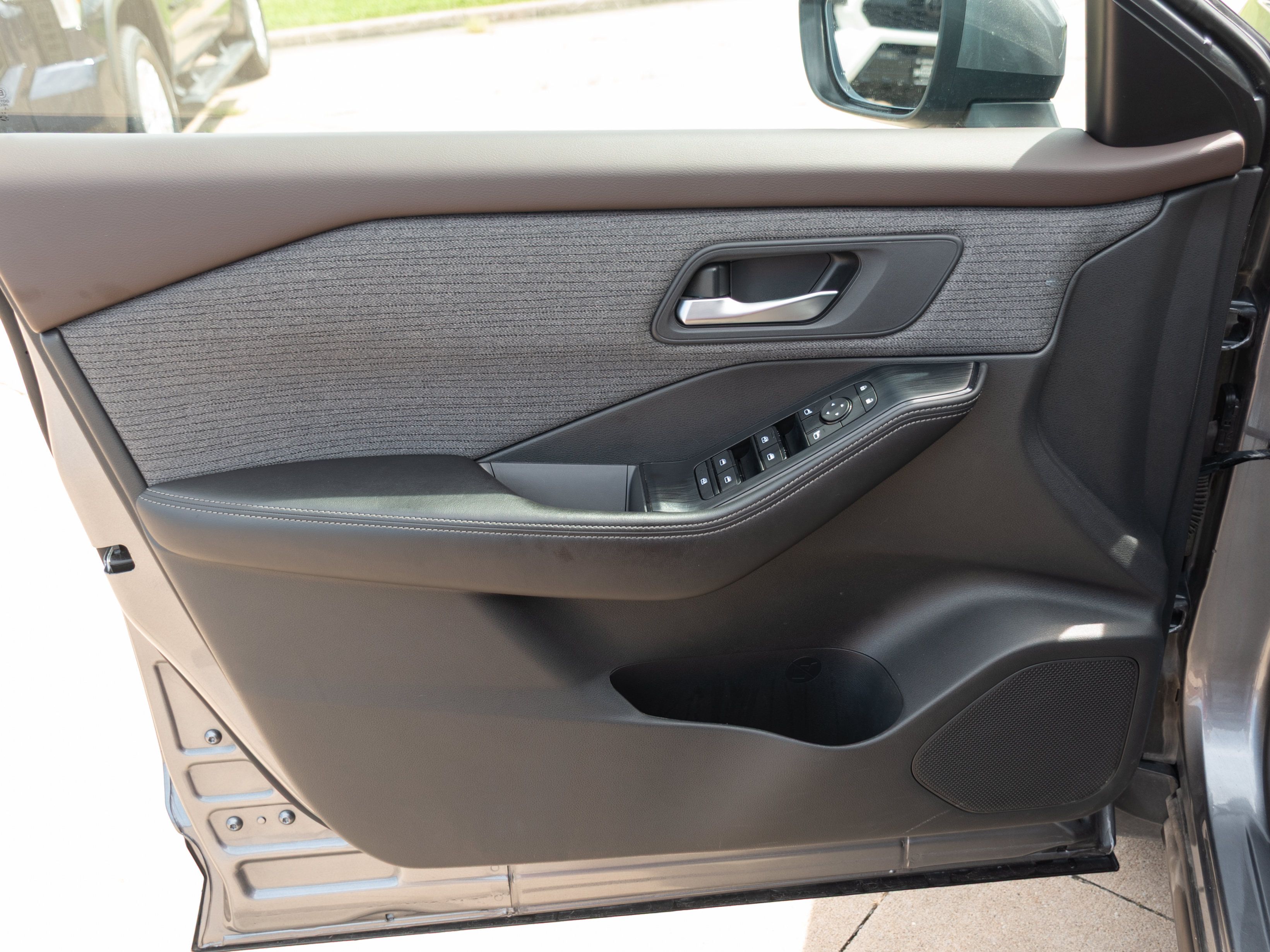 Used 2022 Nissan Rogue SV AWD/4WD image 9