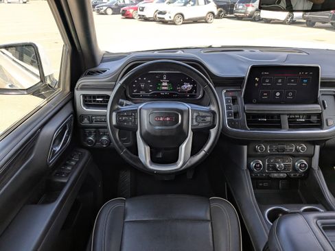 Used 2023 GMC Yukon SLT image 18