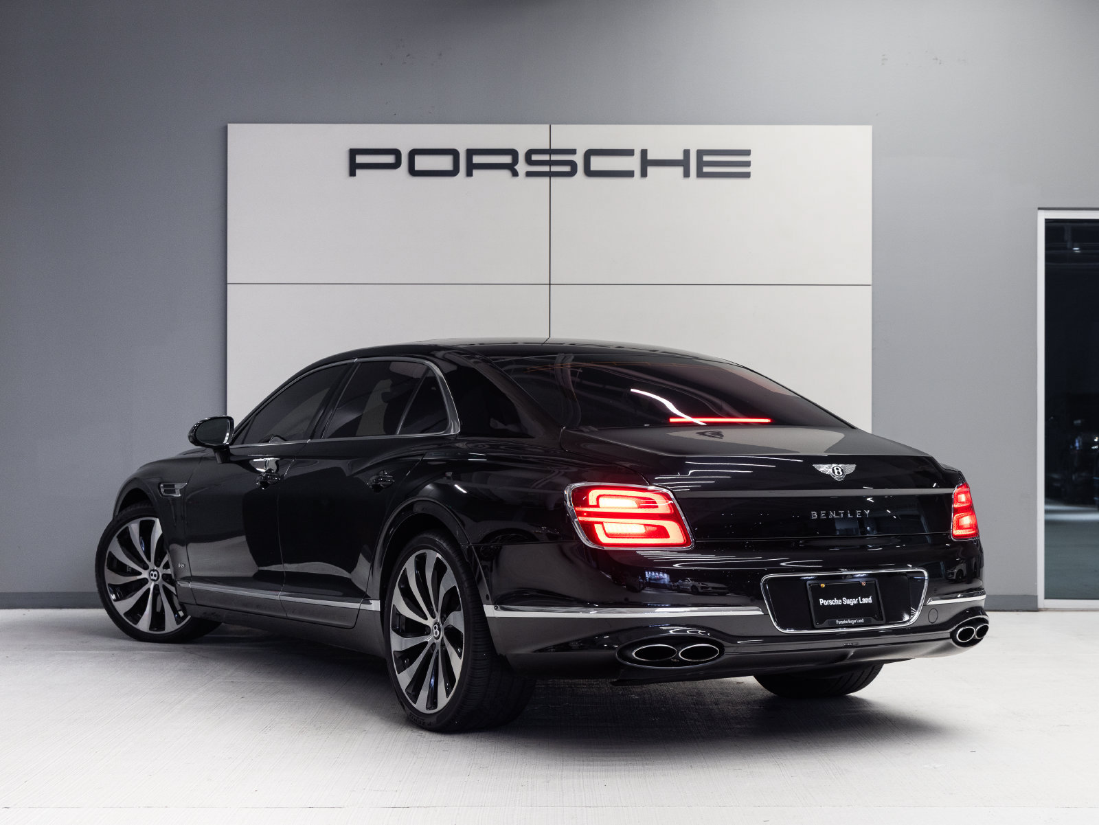 Used 2022 Bentley Flying Spur V8 AWD/4WD image 3
