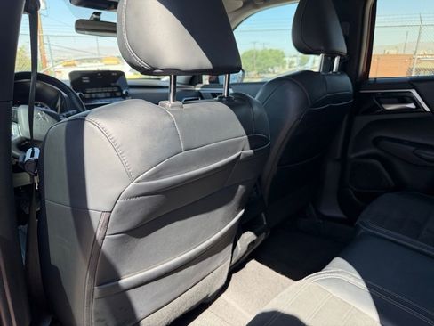 Used 2023 Mitsubishi Outlander SE AWD/4WD image 19