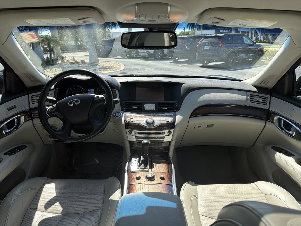 Used 2015 INFINITI Q70 L 3.7 w/ Deluxe Touring Package RWD image 10