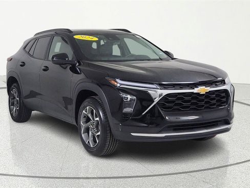 Used 2024 Chevrolet Trax LT image 1