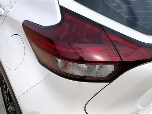 Used 2022 Nissan Kicks SR w/ Premium Package FWD image 26