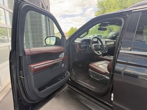 Used 2024 Ford Expedition Limited AWD/4WD image 19