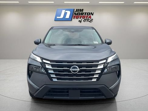 Used 2025 Nissan Rogue SV AWD/4WD image 2