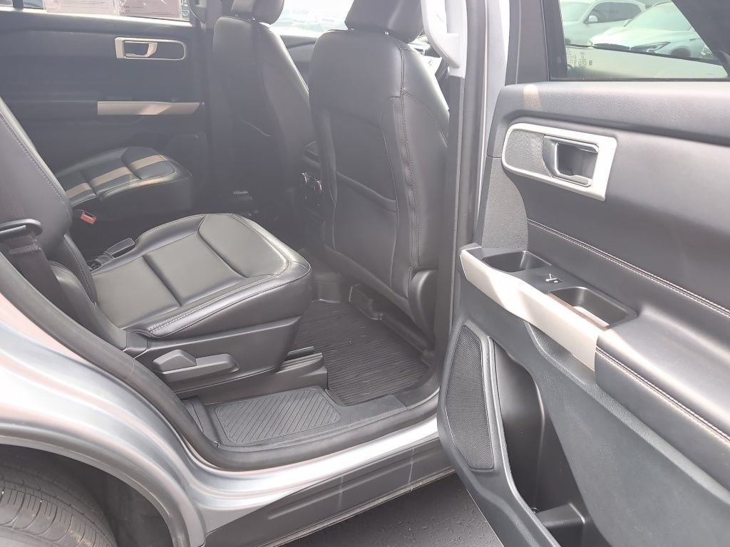 Used 2023 Ford Explorer XLT w/ Equipment Group 202A AWD/4WD image 6