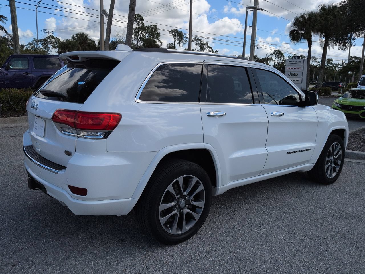 Used 2017 Jeep Grand Cherokee Overland AWD/4WD image 5