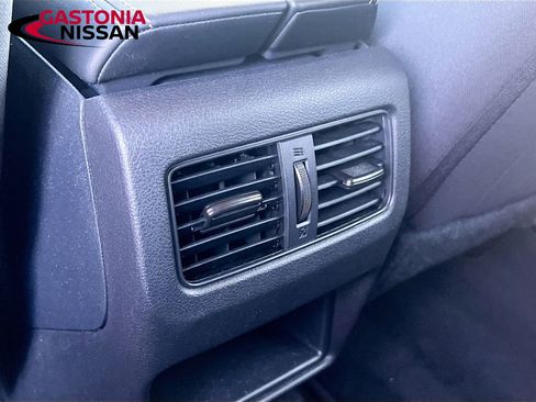 Used 2025 Nissan Rogue S image 33