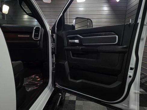 Used 2022 RAM 2500 Big Horn w/ Level C Equiment Group AWD/4WD image 35