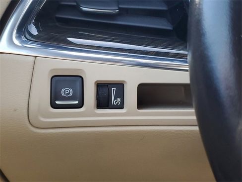 Used 2018 Cadillac XT5 FWD image 23