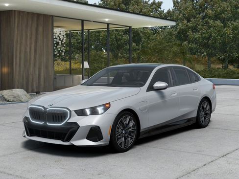 New 2027 BMW 550e xDrive image 1