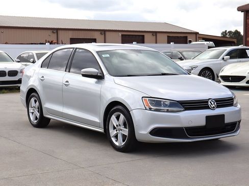 Used 2013 Volkswagen Jetta TDI image 9