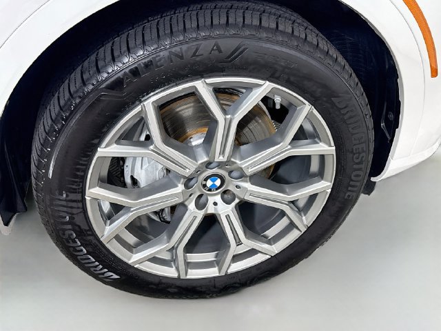 Used 2027 BMW X7 xDrive40i AWD/4WD image 31