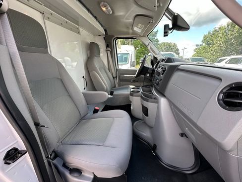 New 2027 Ford E-350 and Econoline 350 Super Duty w/ Interior Upgrade Package RWD image 22