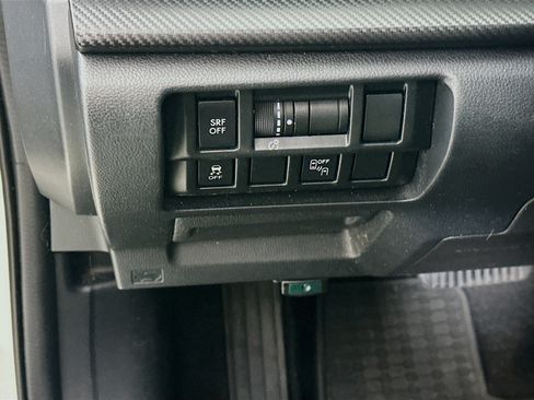 Used 2018 Subaru Crosstrek 2.0i Premium w/ Eyesight System AWD/4WD image 16