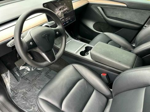 Used 2025 Tesla Model Y Long Range RWD image 10
