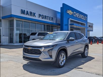 Used 2025 Chevrolet Trax LS w/ LS Convenience Package