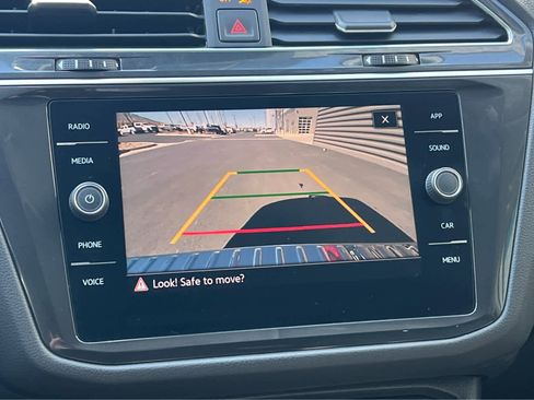 Used 2022 Volkswagen Tiguan SE image 34