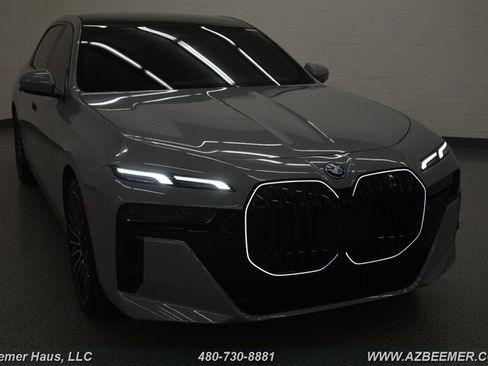 Used 2025 BMW 750e xDrive w/ Premium Package AWD/4WD image 7