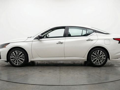 Used 2025 Nissan Altima 2.5 SV FWD image 5