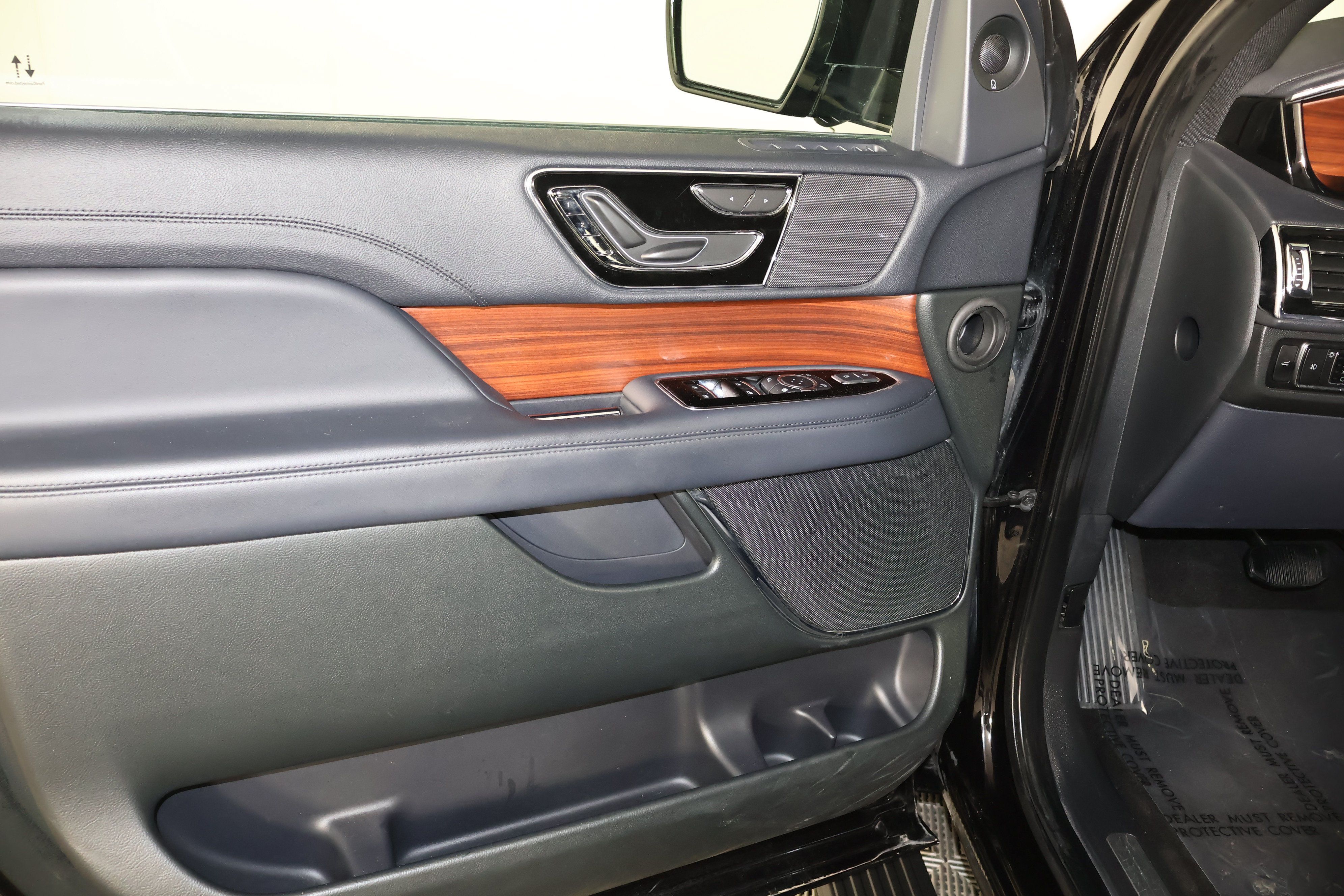 Used 2024 Lincoln Navigator Premiere AWD/4WD image 40