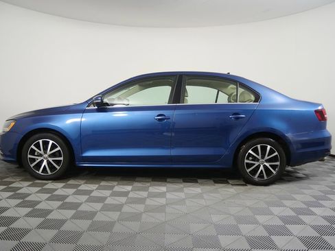 Used 2017 Volkswagen Jetta SE image 6