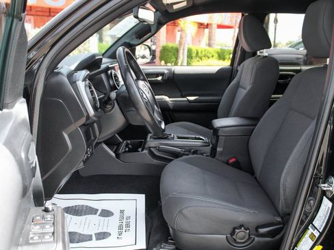 Used 2019 Toyota Tacoma TRD Sport image 14