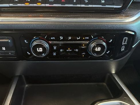 Used 2022 Chevrolet Silverado 1500 LT Trail Boss w/ LT Trail Boss Premium Package AWD/4WD image 22