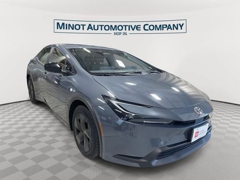 Used 2025 Toyota Prius LE FWD image 1