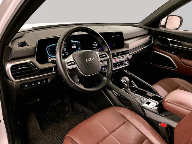 Used 2024 Kia Telluride EX w/ EX Captain's Chair Package AWD/4WD image 12