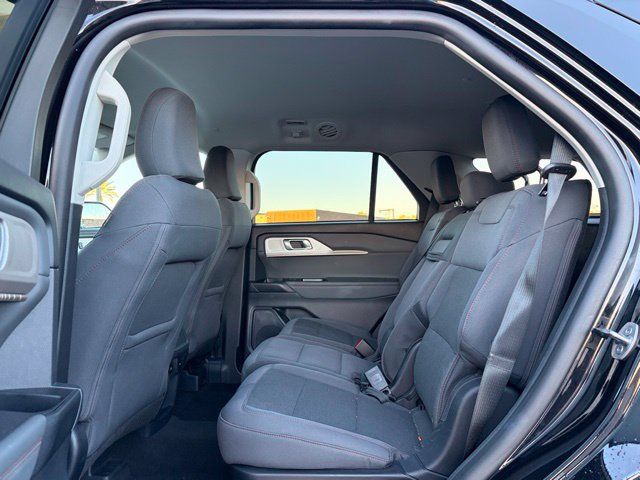 Used 2025 Ford Explorer Active RWD image 17
