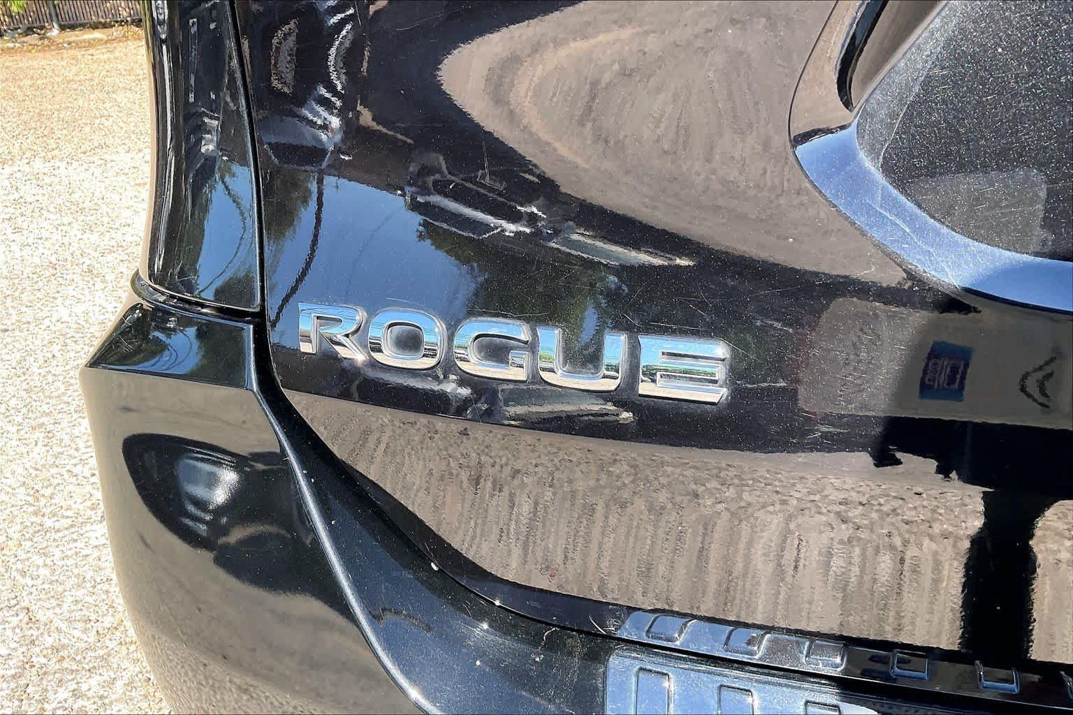 Used 2020 Nissan Rogue S w/ Special Edition Package FWD image 10