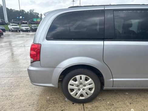 Used 2018 Dodge Grand Caravan SE FWD image 18