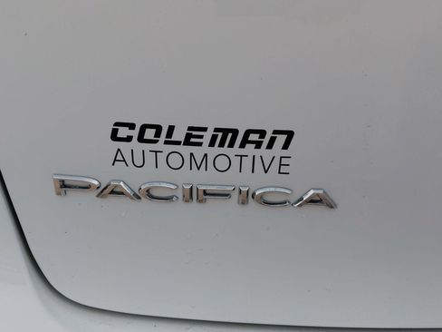 Used 2019 Chrysler Pacifica Touring-L Plus w/ Tire & Wheel Group FWD image 20