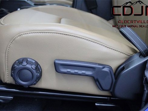 Used 2023 Jeep Gladiator Rubicon w/ Cold Weather Group image 11