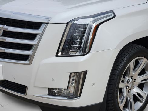 Used 2018 Cadillac Escalade ESV Premium Luxury AWD/4WD image 38
