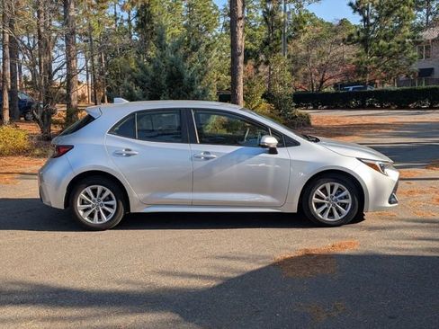 Used 2023 Toyota Corolla SE image 2