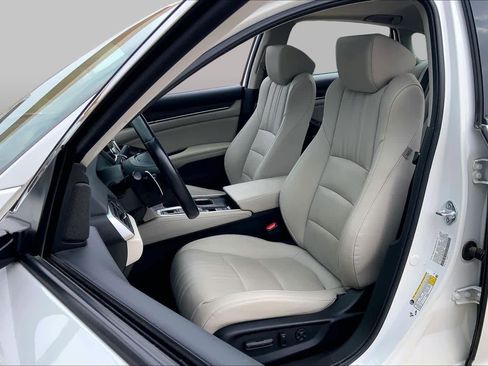 Used 2021 Honda Accord Touring image 8
