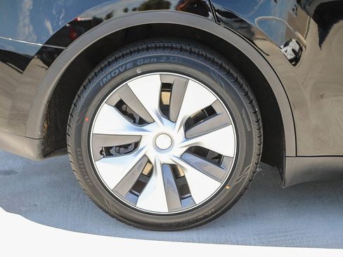 Used 2024 Tesla Model Y Long Range AWD/4WD image 11
