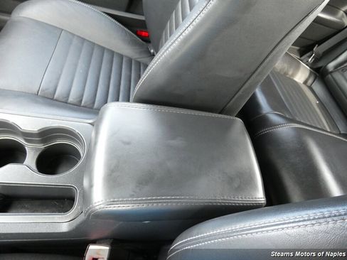 Used 2011 Dodge Challenger SE image 32