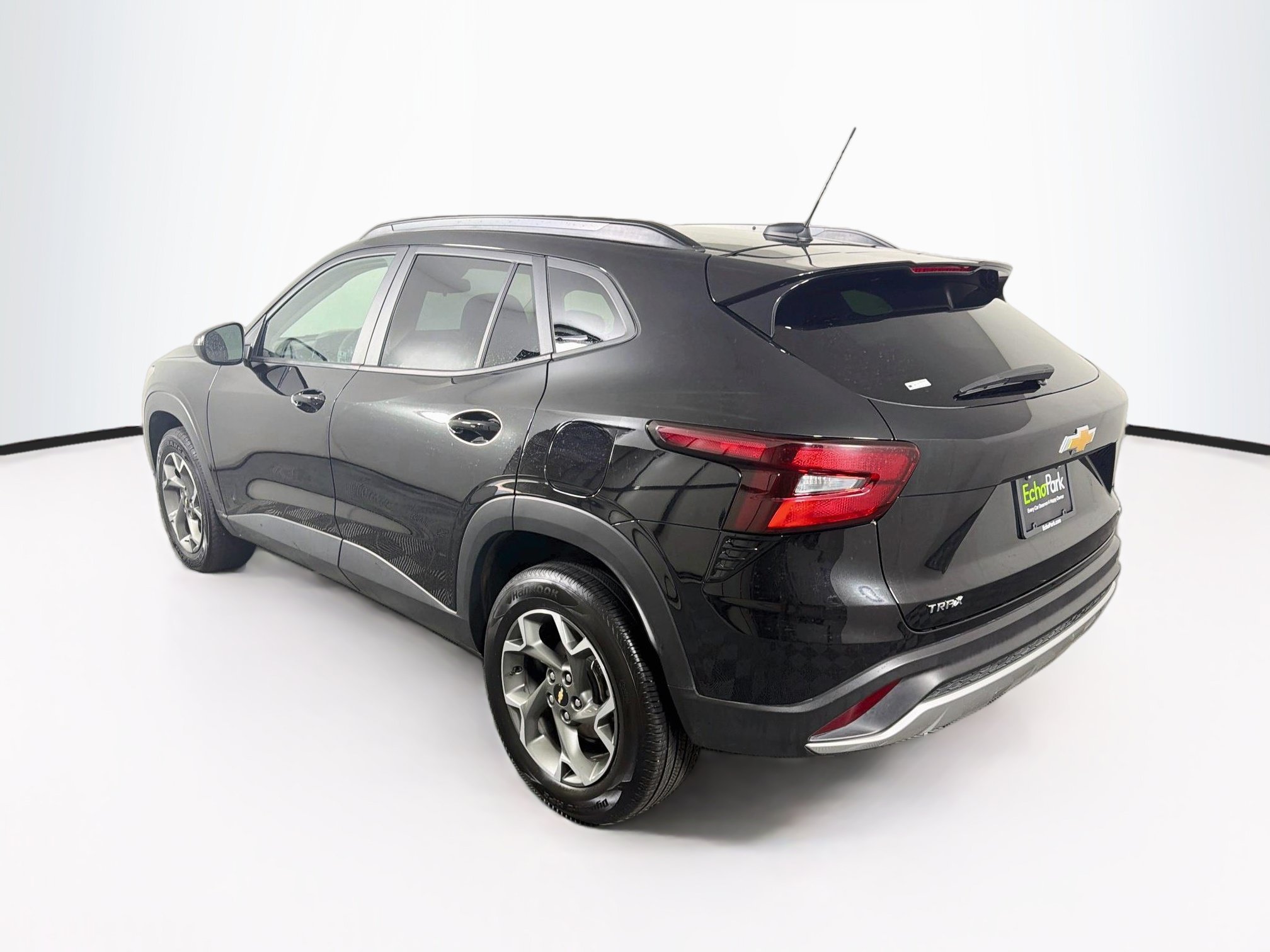 Used 2025 Chevrolet Trax LT FWD image 5