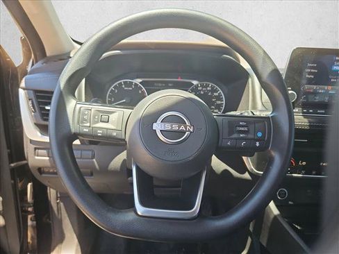 Used 2023 Nissan Rogue SV FWD image 13