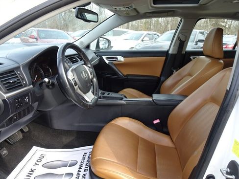 Used 2011 Lexus CT 200h Premium w/ Premium Audio Pkg FWD image 10